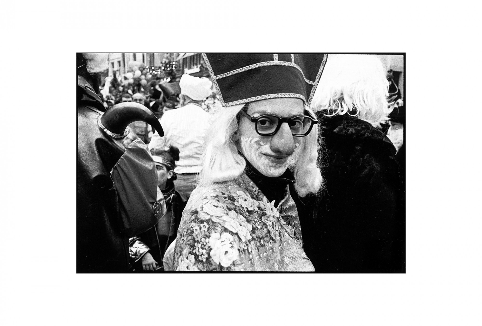 Afbeelding: Uit de reeks CARNEVALE, CAR - 204 - 02, Maastricht, © Dominique Van Huffel.