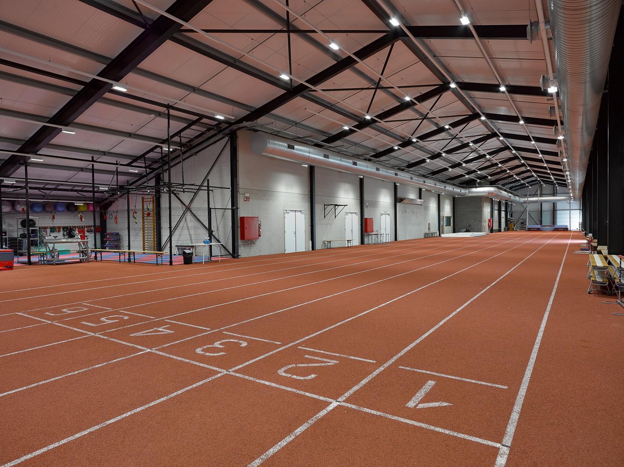 Afbeelding: Fotografie atletiek indoor Beveren voor 3 D architecten, foto Van Huffel.