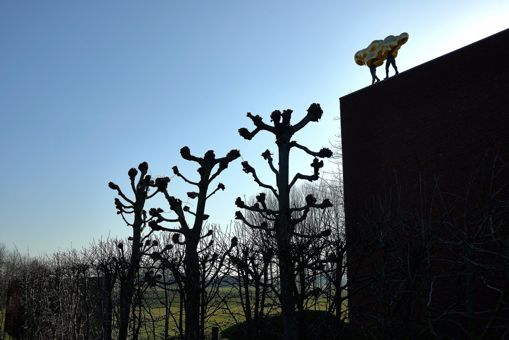 Afbeelding: Sculptuur Wolk op wandel te Minderhout © Luk Van Soom.