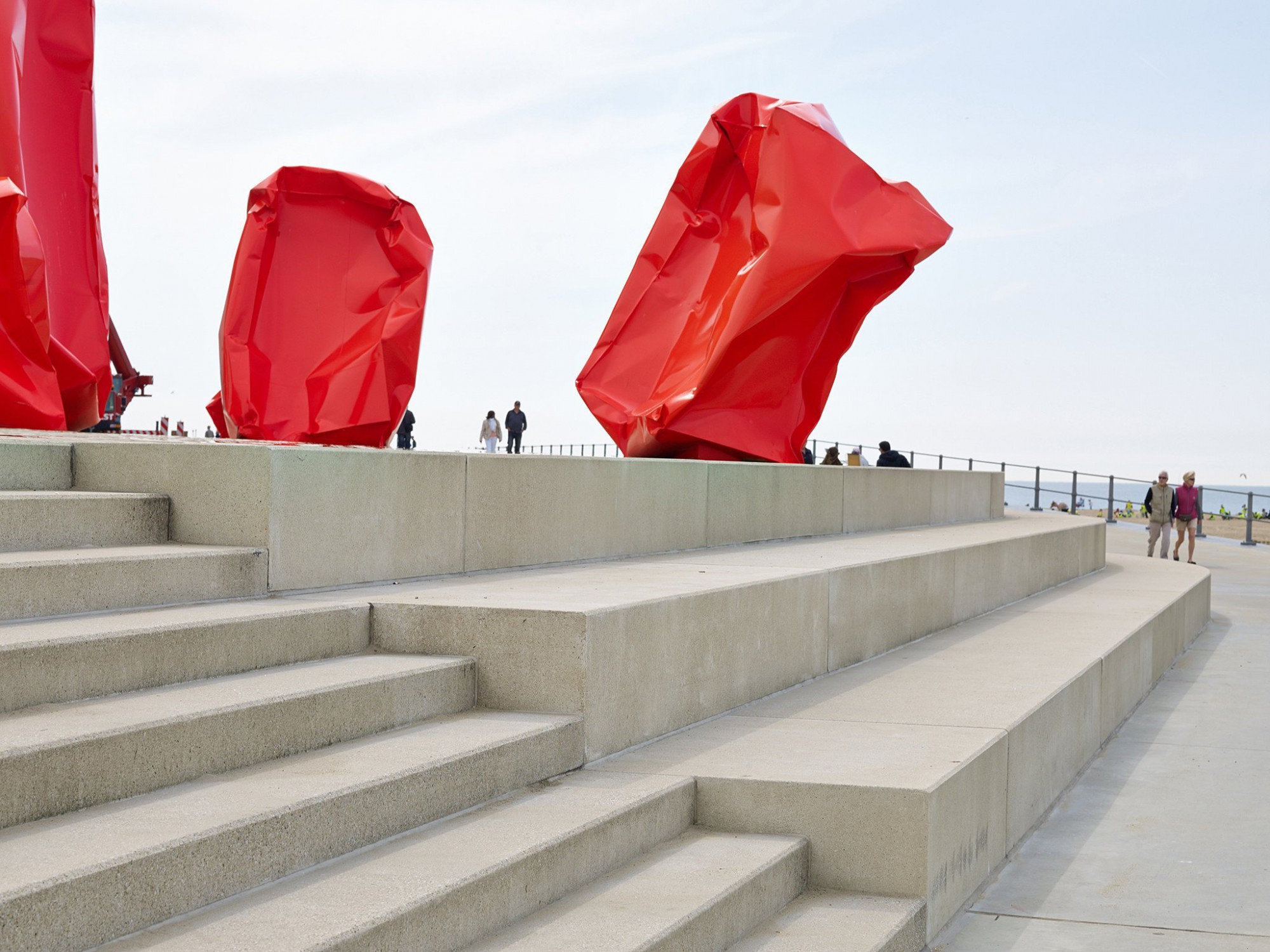 Product fotografie op locatie, betonmaterialen en tegels voor infrastructuur en aanleg, Zeeheldenplein te Oostende, fotografie voor Urban Style. Afbeelding: Product fotografie op locatie, betonmaterialen en tegels voor infrastructuur en aanleg, Zeeheldenplein te Oostende, fotografie voor Urban Style.