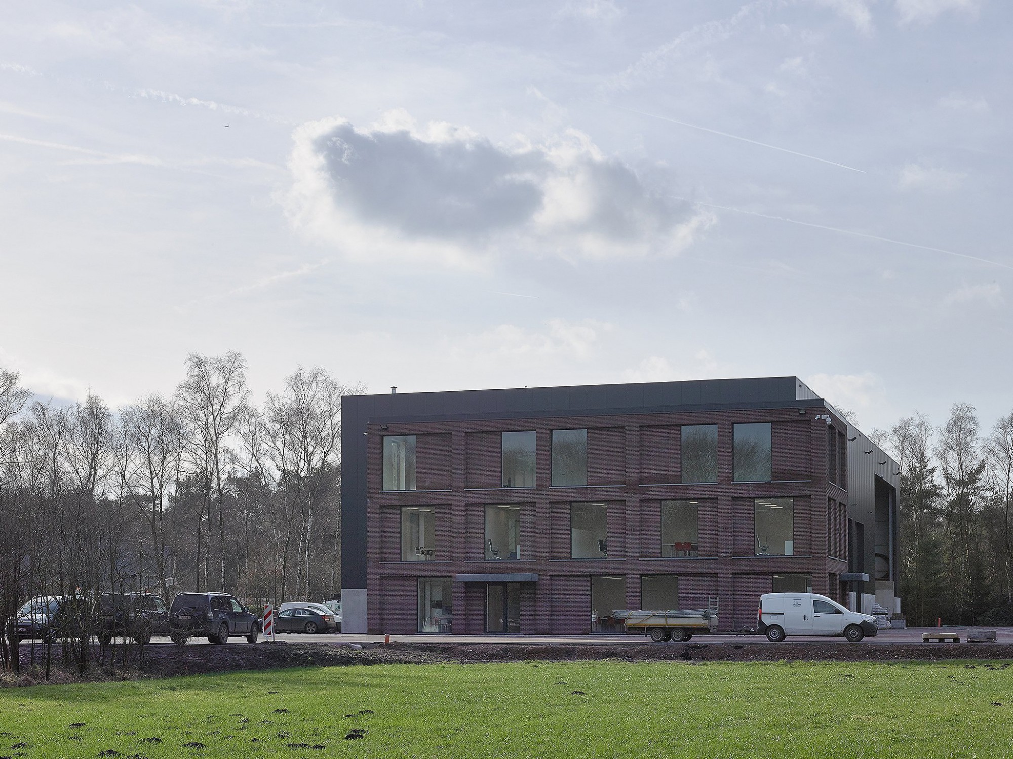 Afbeelding: Architectuur fotografie, kantoorgebouw Boden Kapellen, voor © Mertens architecten, door architectuurfotograaf Foto Van Huffel.
