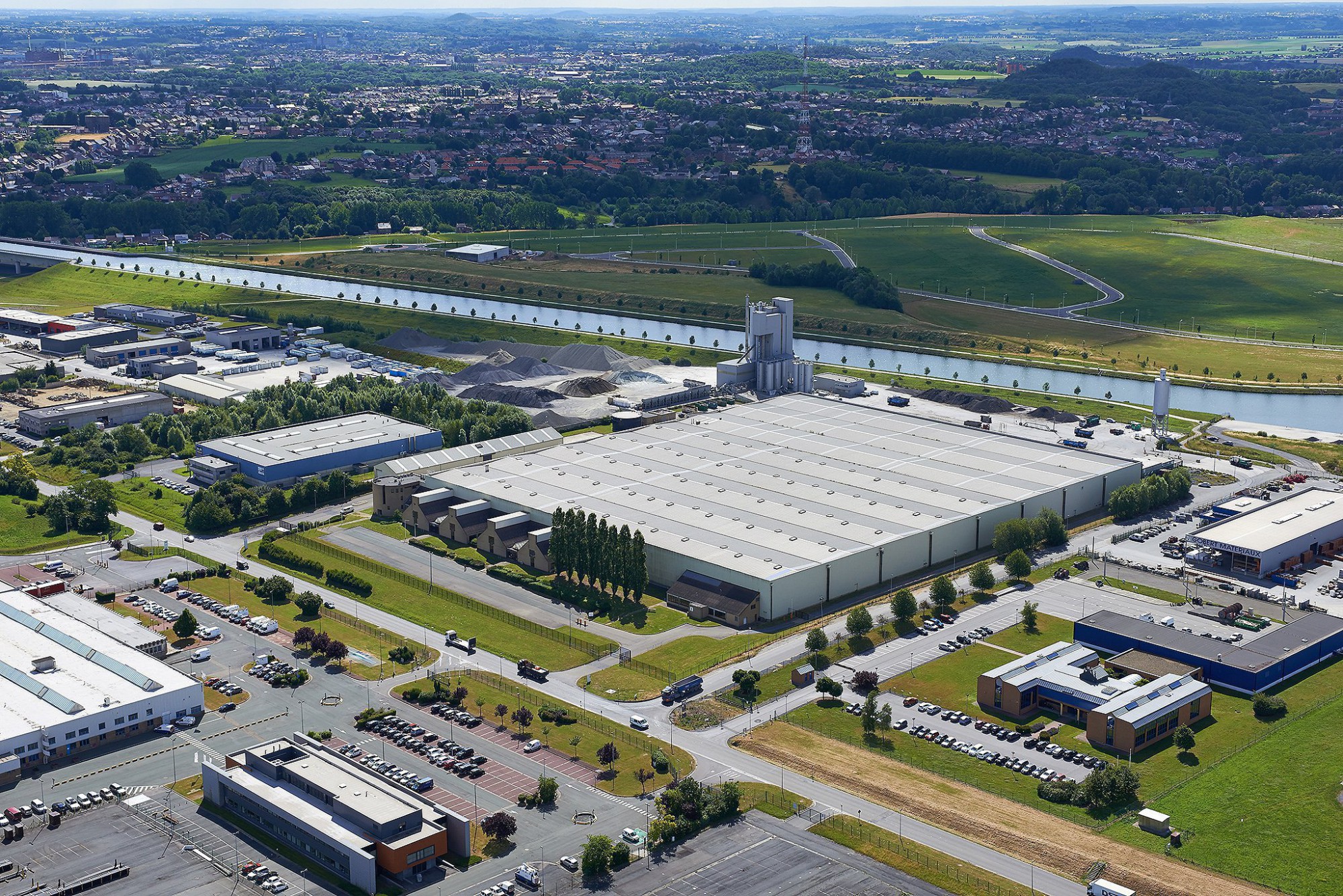 Afbeelding: Luchtfotografie bedrijfsgebouwen, projectontwikkeling en infrastructuur, over gans de Benelux, Foto Van Huffel.