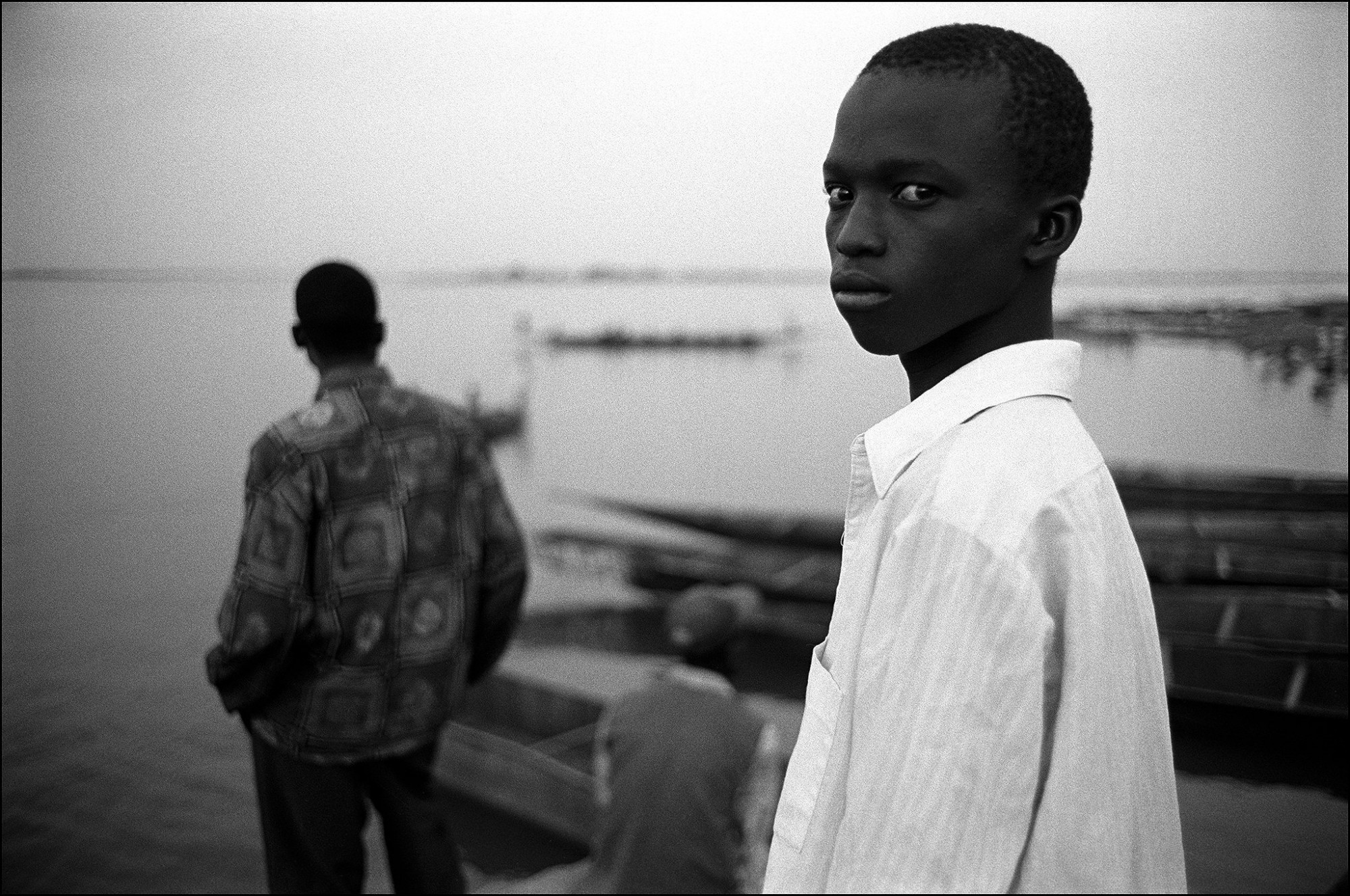 Afbeelding: ART- Fotografie © Dominique Van Huffel, uit de reeks: De kleur van zwart. De ziener, oevers van de Niger, Koulikouro, Mali.