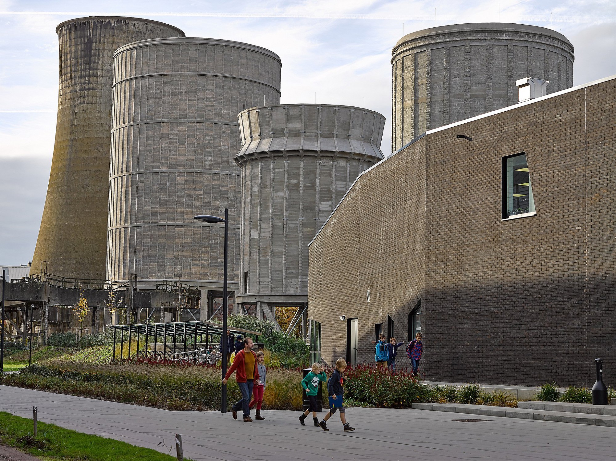 Afbeelding: Architectuur fotografie, renovatie waterkoelers B-Mine te Beringen, voor TVH Democo - Van Roey.